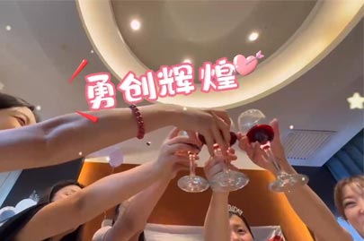 河南賽諾威部門聚餐，提高凝聚力，預祝聚丙烯酰胺大賣！